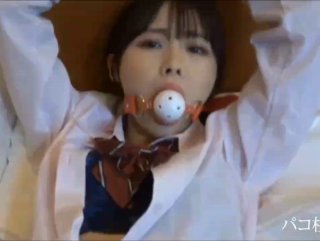 毕业季的极品婊妹，来大姨妈了还在发骚，草她小嘴玩她极品大奶子乳交好刺激，淫声荡语不断，掰开逼逼看特写
